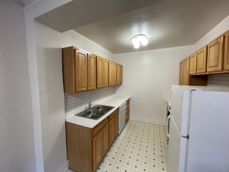 Building Photo - 1263 W Pratt