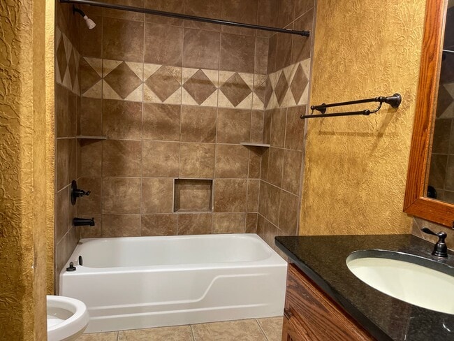 Building Photo - Beautiful 3 Bedroom Home, Zia School District!