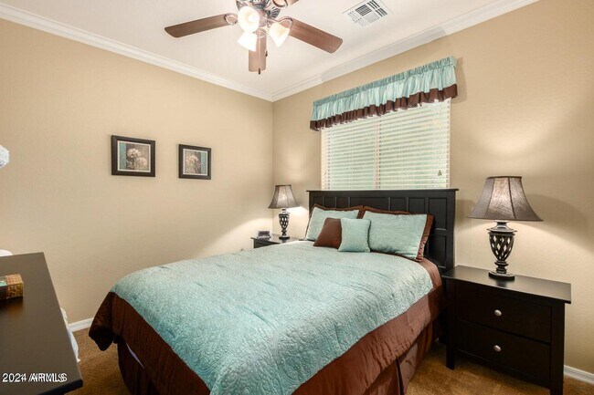 Building Photo - 421 W Leatherwood Ave