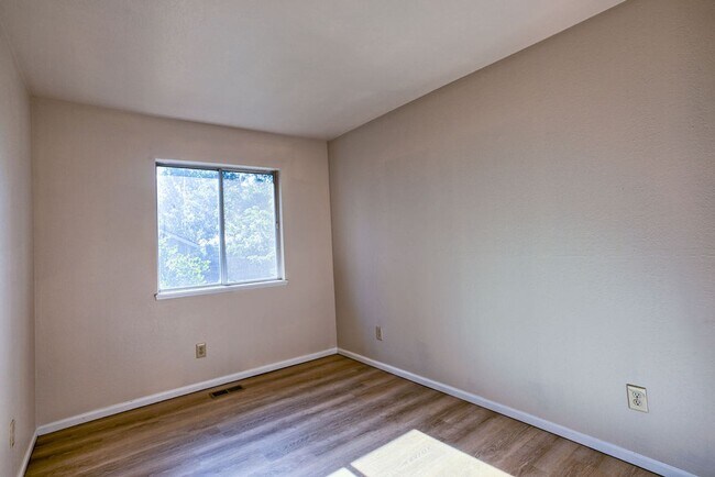 Building Photo - 3025 W Stuart St