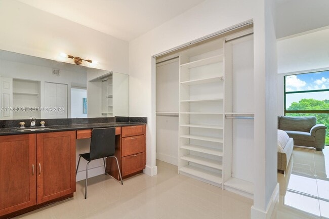 Building Photo - 20355 NE 34th Ct