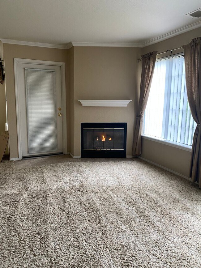 Building Photo - $1700/Mos 1 Bed 1 Bath Lower Level Condo i...