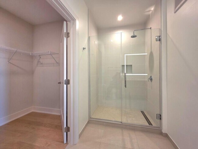 Building Photo - 737 Swann Ave