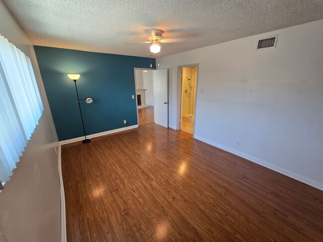 Building Photo - Beautiful 4 Bedroom Home