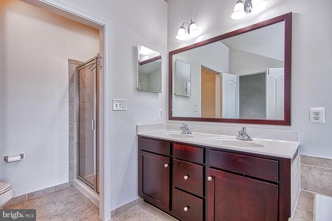 Building Photo - 208 Croft Square