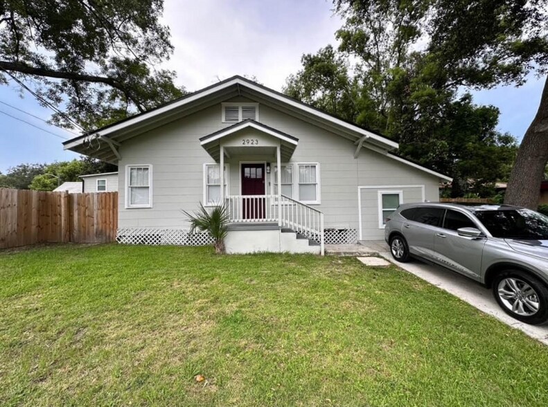 Primary Photo - 2923 Rosselle St