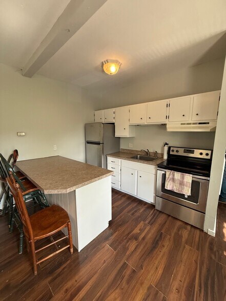 Primary Photo - 79 Frank Ave
