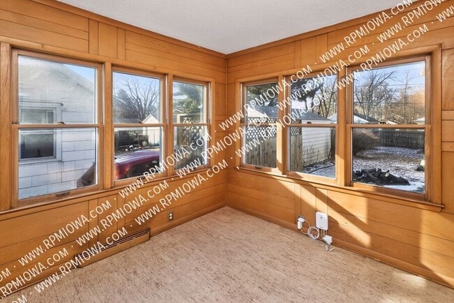 Building Photo - 3620 E 7th St