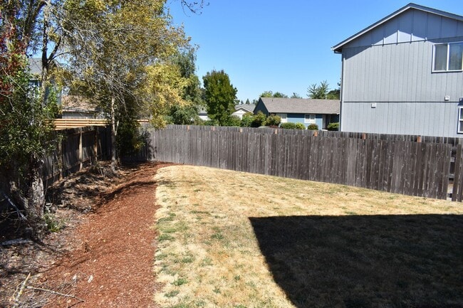 Building Photo - Large 4 bedroom two story home located on a dead end st.