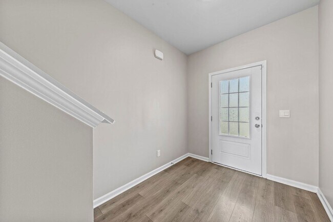 Building Photo - 155 Champions Ln