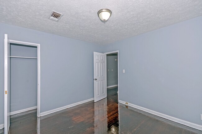 Building Photo - 928 Grenada Dr