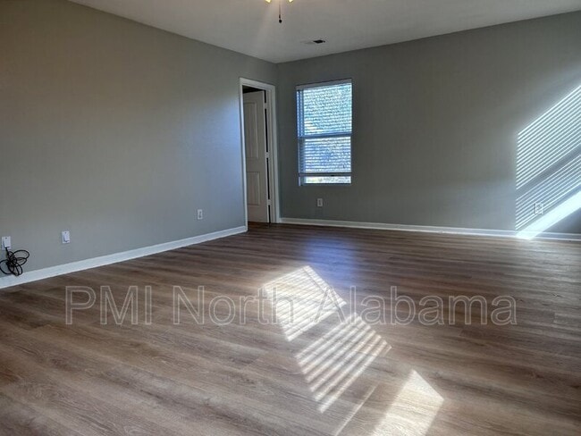 Building Photo - 379 Jasmine Dr
