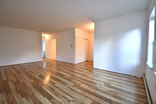 Building Photo - 811 Elton Ave