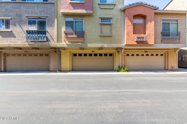 Building Photo - 2150 W Alameda Rd