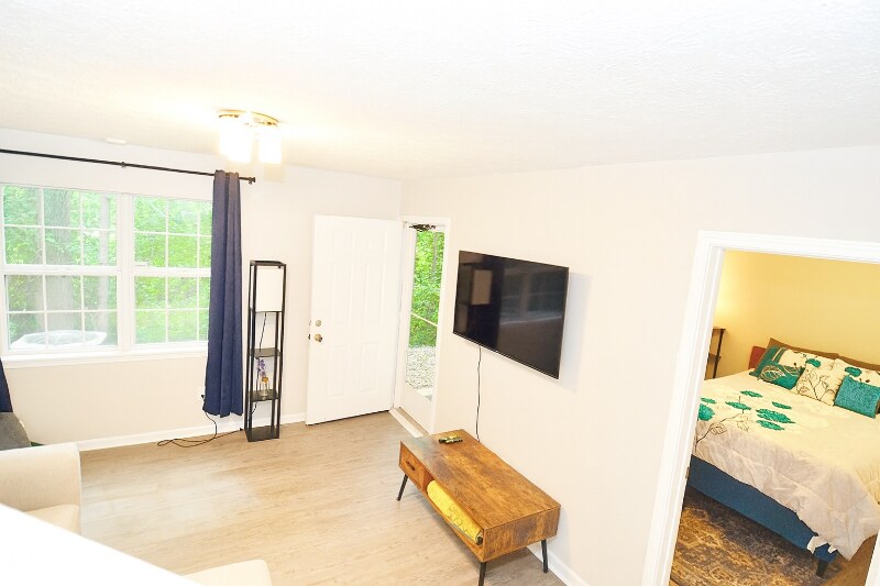 Building Photo - 1111 Island Woods Dr