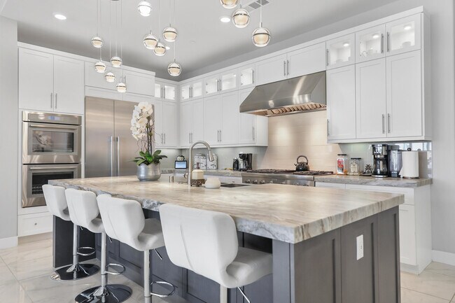Building Photo - 81695-695 Thunder Gulch Way