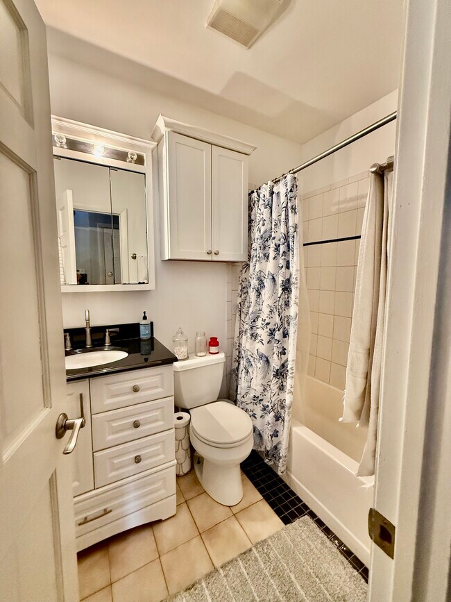 Building Photo - 30 Vinton St