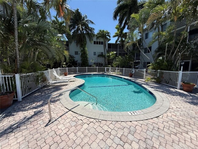 Building Photo - 1535 SE 15th St