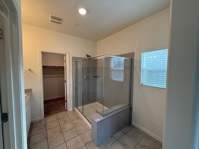 Building Photo - 4-bedroom single story in Manteca!