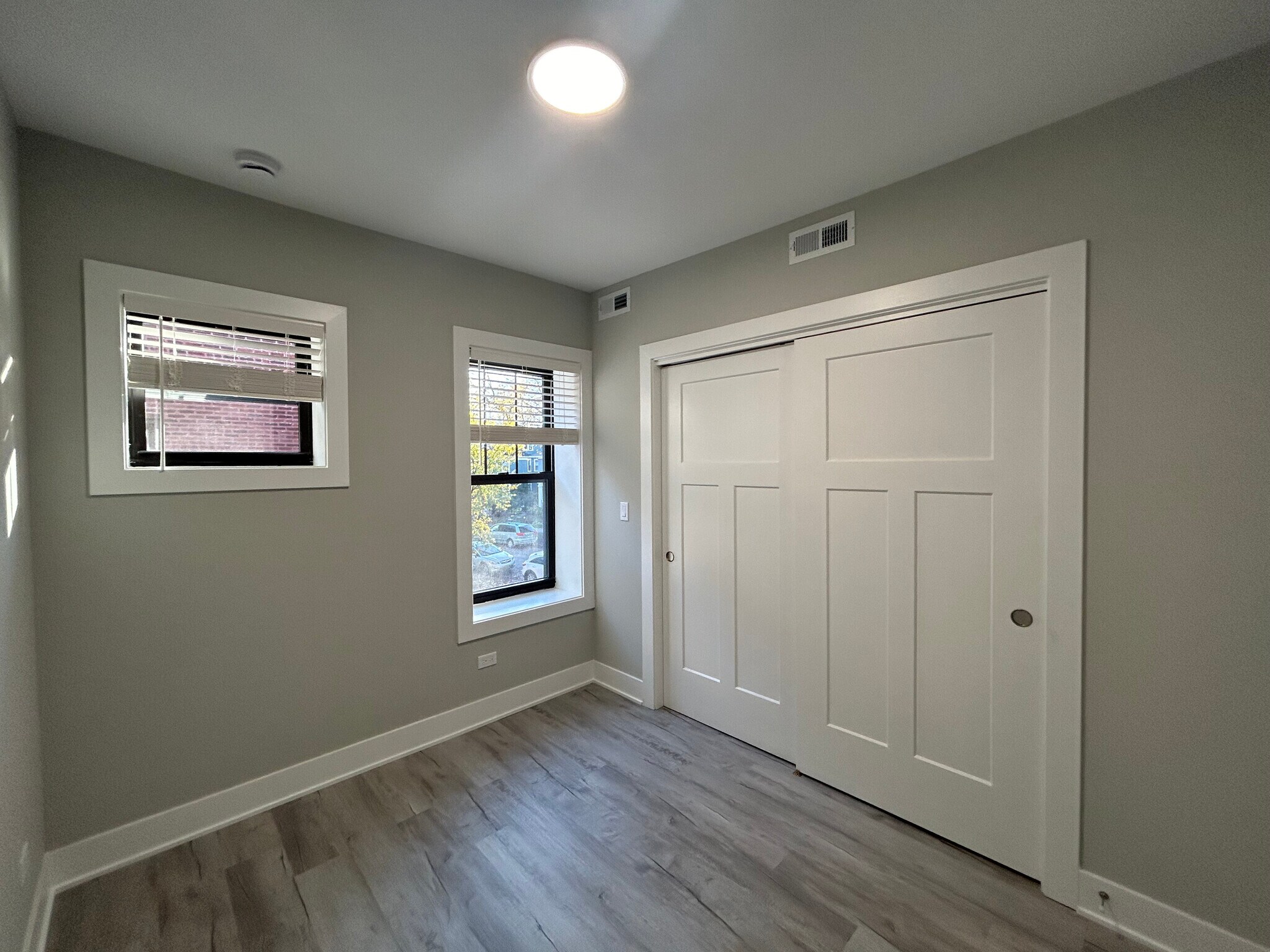 Building Photo - 1131 Oak Ave