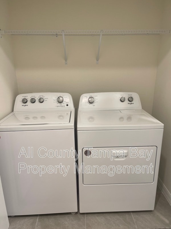 Building Photo - 33061 Major Oak Dr