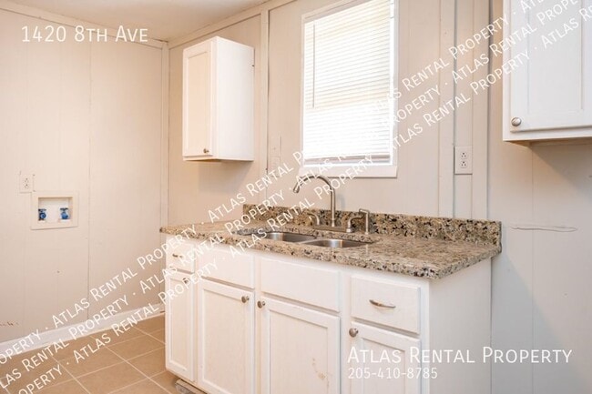 Building Photo - 1420 8th Ave