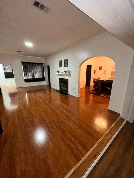 Building Photo - 1131 Eastview St