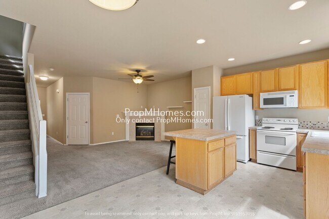 Building Photo - Cozy 3 Bedroom Home Close to Nike & Intel!