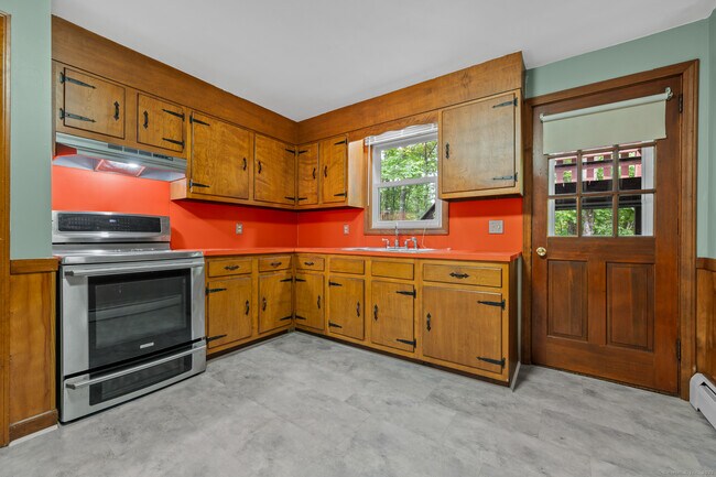 Building Photo - 108 Monson Rd