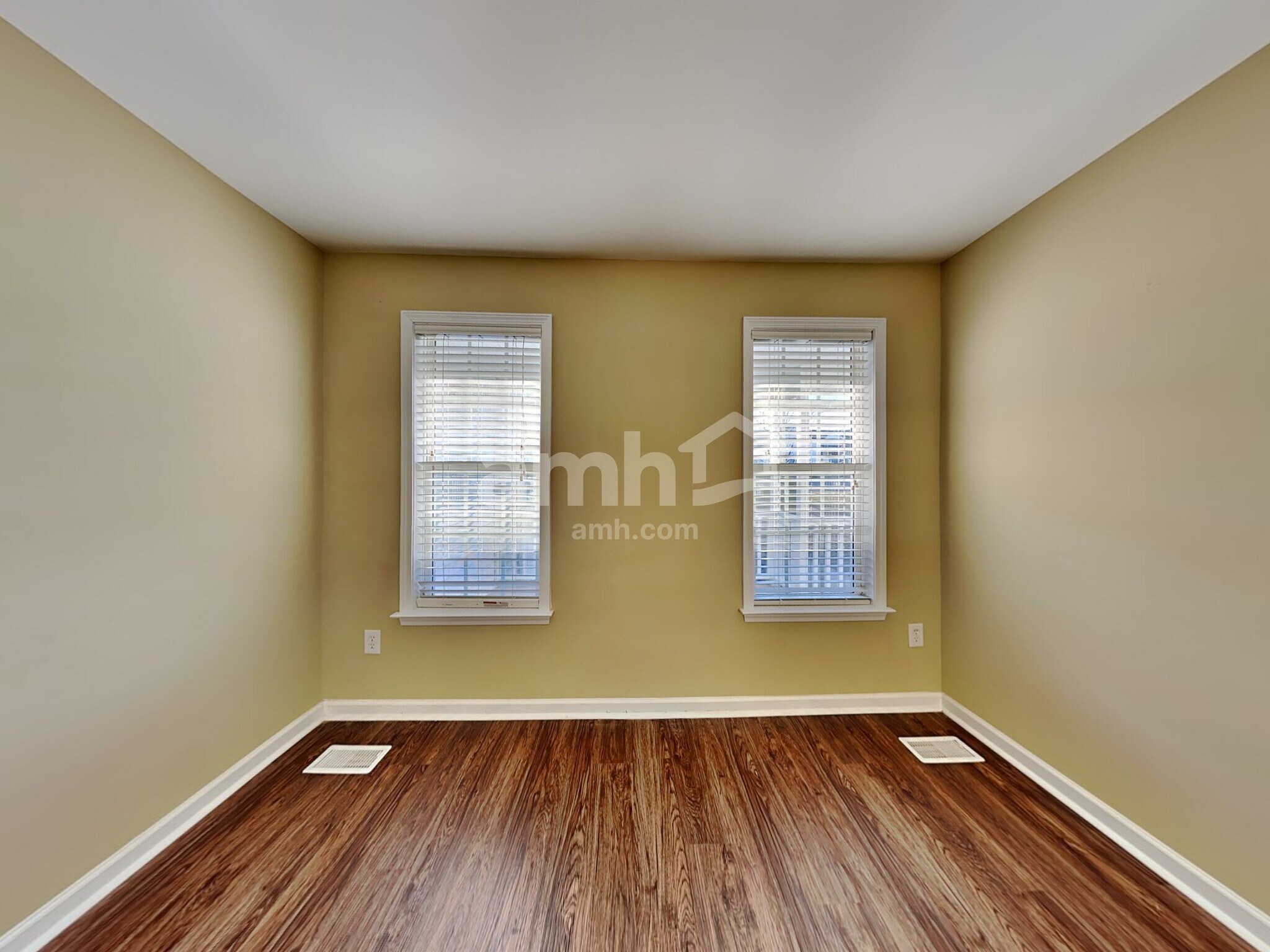Building Photo - 1067 S Willhaven Dr