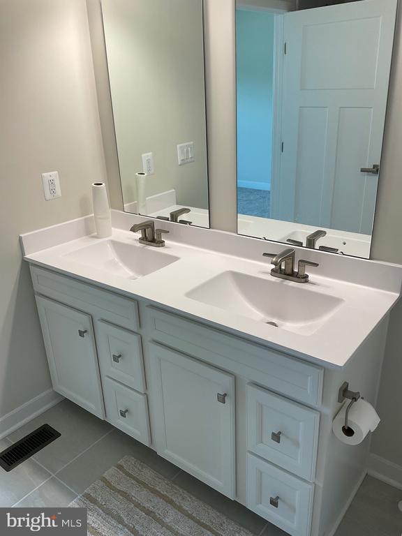 Building Photo - 4317 Southerby Dr