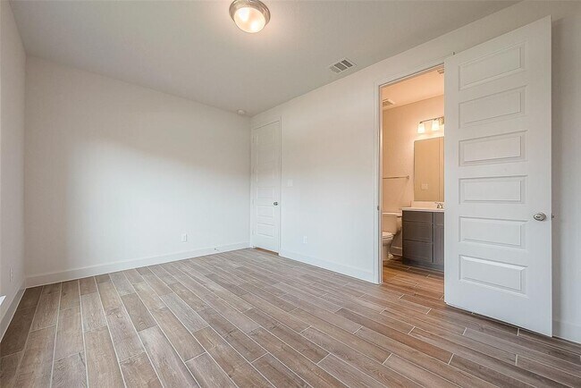 Building Photo - 29803 Breezy Pnes Lp