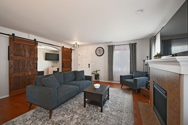 Building Photo - Amazing Home in Orting!!