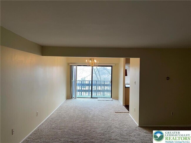Building Photo - 1590 Alta Dr