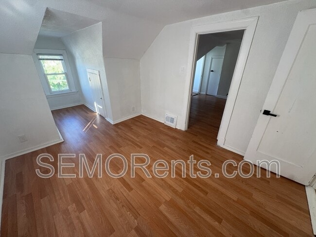 Building Photo - 6740 Robbins Ave