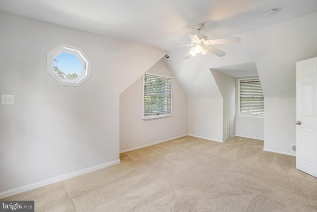 Building Photo - 740 Upland Pl