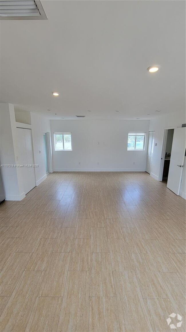Building Photo - 6336 SW 27th St