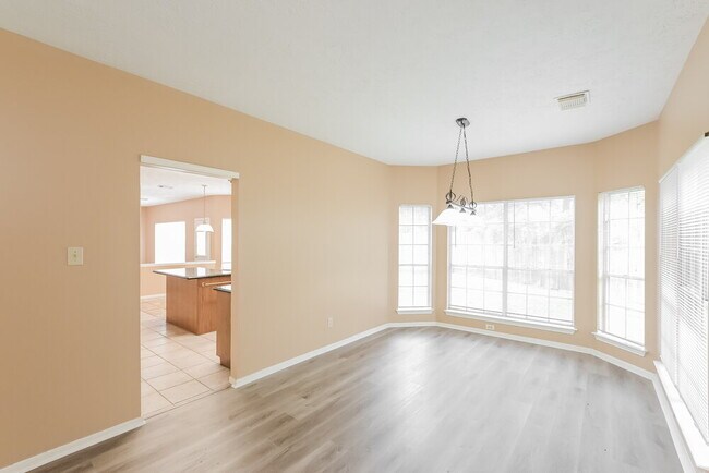 Building Photo - 11423 Willow Field Dr
