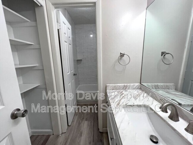 Building Photo - 2306 Fuzz Fairway