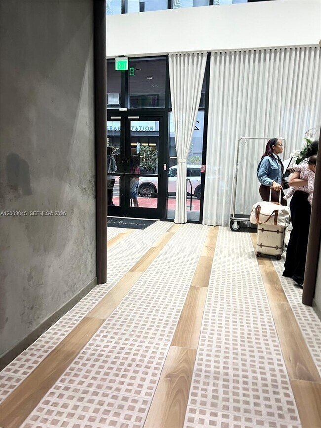 Building Photo - 225 N Miami Ave