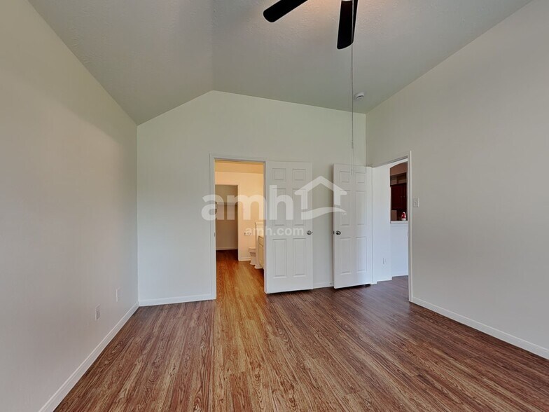 Building Photo - 9710 Sundew Dr