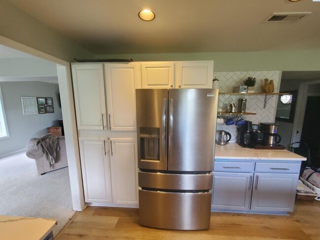Building Photo - Pet friendly, avail July 1