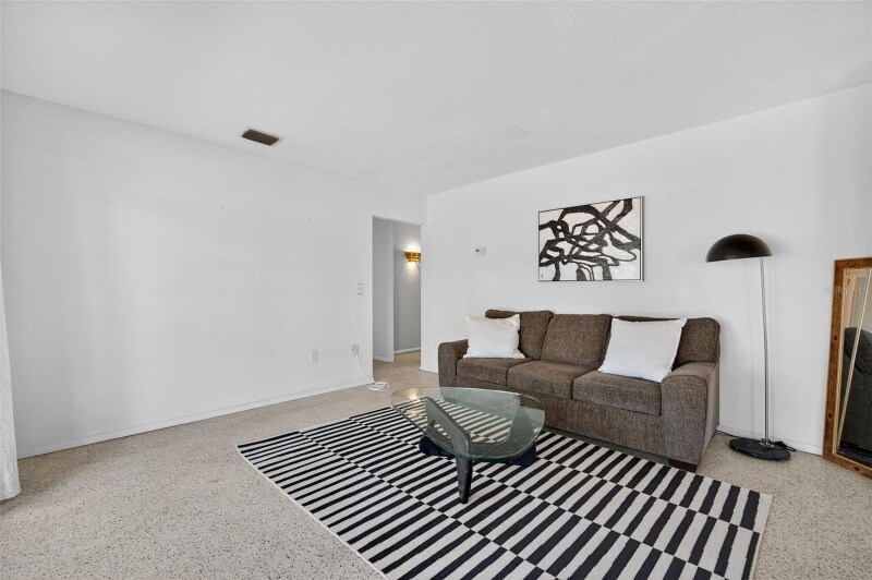 Building Photo - 5614 36th Ave N