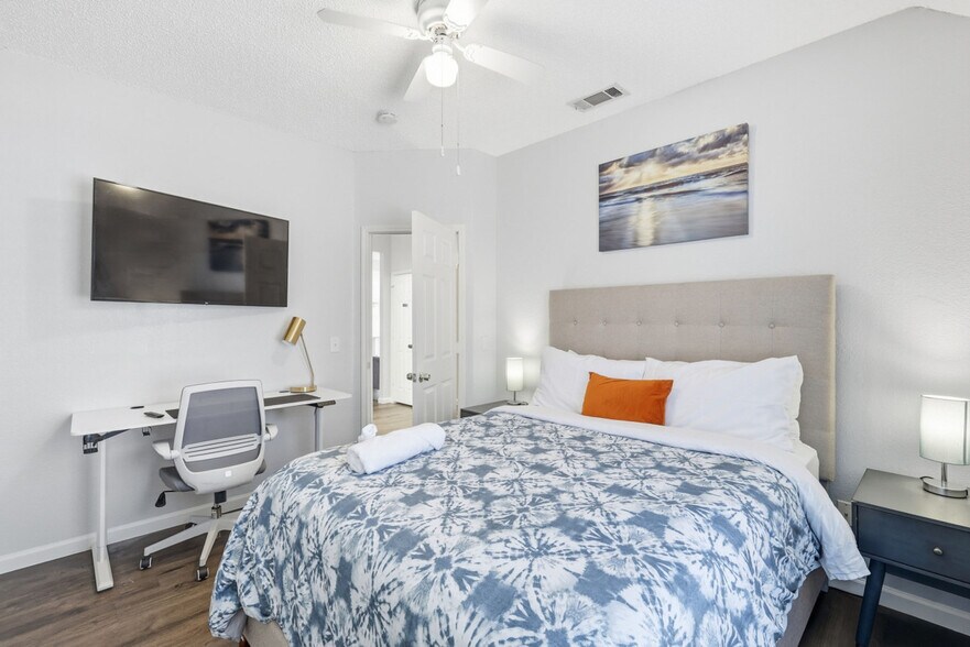 Building Photo - 10217 Napa Valley Dr