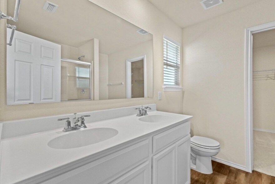 Building Photo - 13011 Sendero Roble