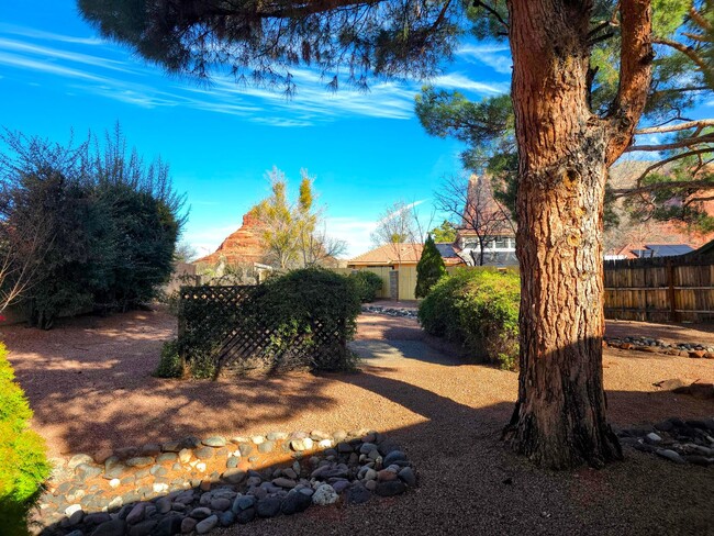 Building Photo - HOUSE - VILLAGE OF OAK CREEK