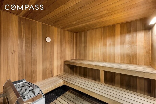 Building Photo - 123 Washington St