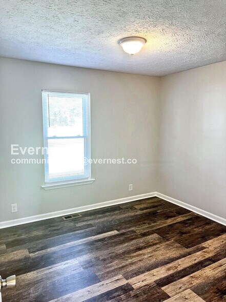 Building Photo - 593 Pleasant Hill Dr
