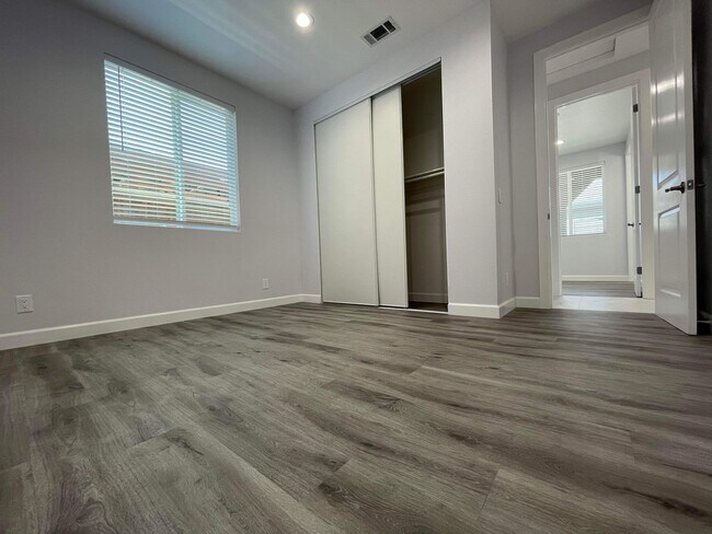 Building Photo - 15410 Firmona Ave