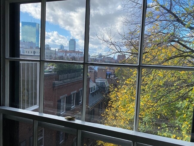 Building Photo - 88 Mt Vernon St